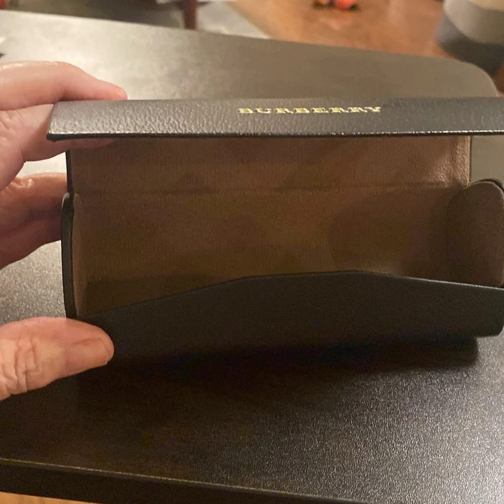 Burberry Sunglasses Case in pristine condition.  No call outs. - Picture 2 of 6